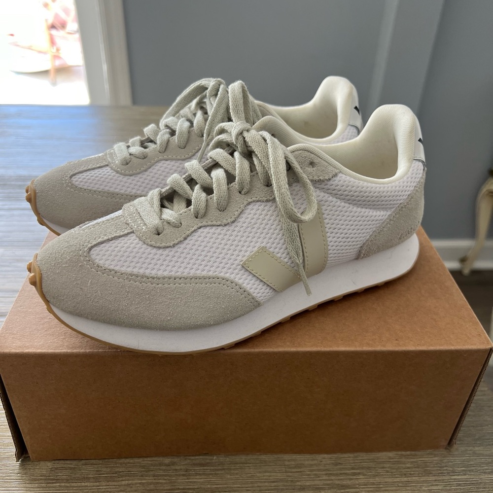 Veja |  Rio Branco Chic Neutral Sneaks - Picture 2 of 8